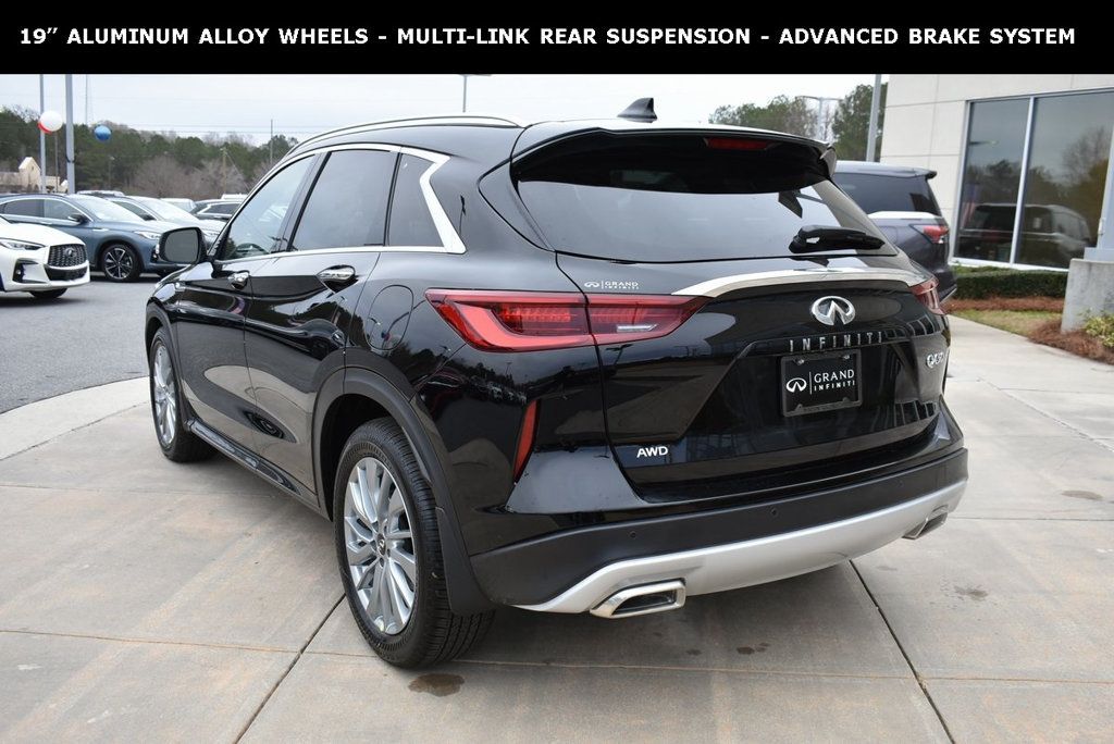 2025 Infiniti QX50 Luxe AWD photo 3