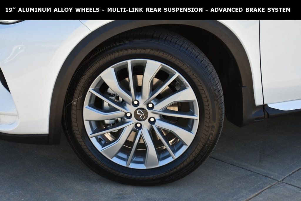 2025 Infiniti QX50 Luxe AWD photo 3