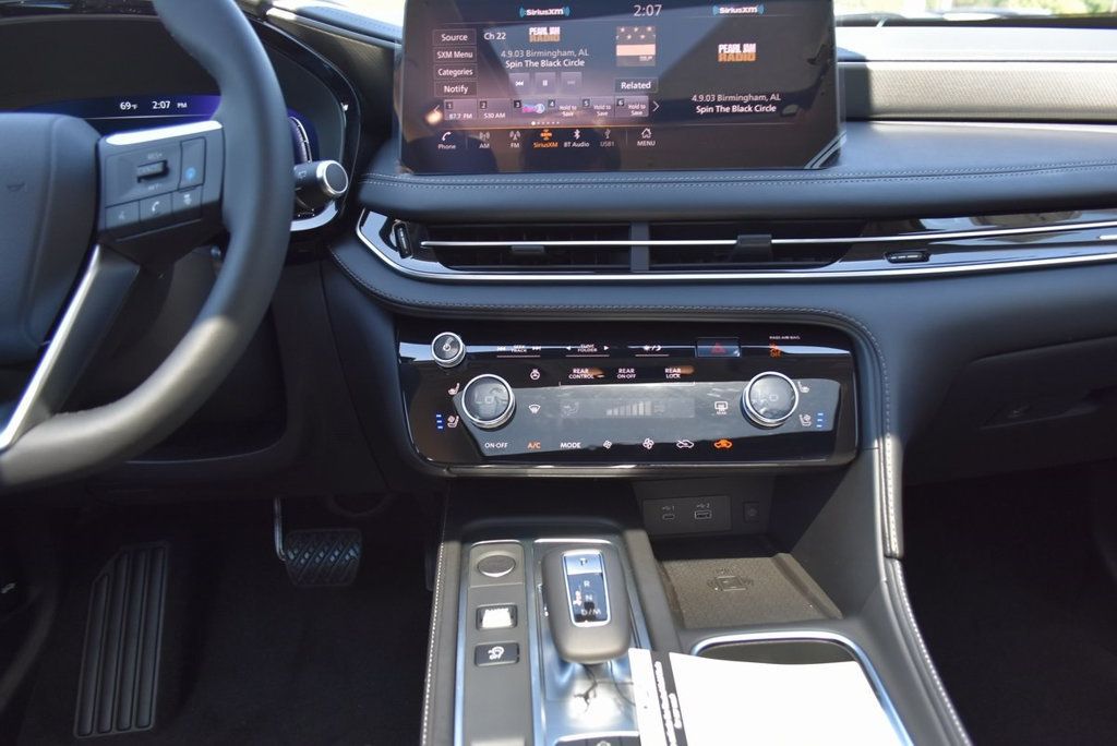 2025 Infiniti QX60 Luxe photo 18