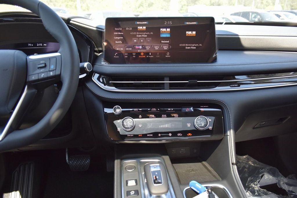 2025 Infiniti QX60 Luxe photo 18