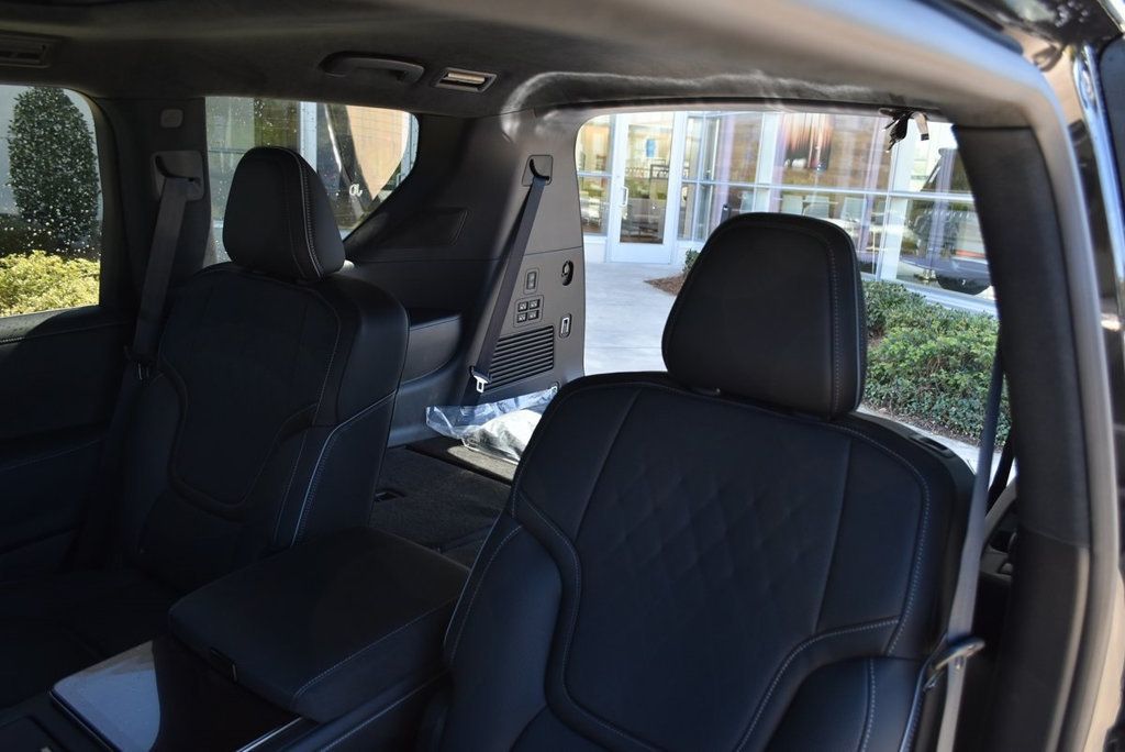 2025 Infiniti QX80 photo 29