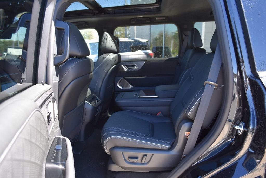 2025 Infiniti QX80 photo 30