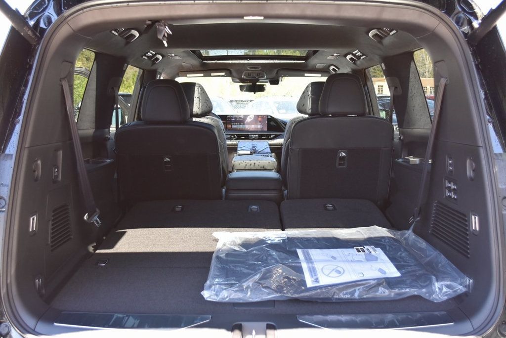 2025 Infiniti QX80 photo 33