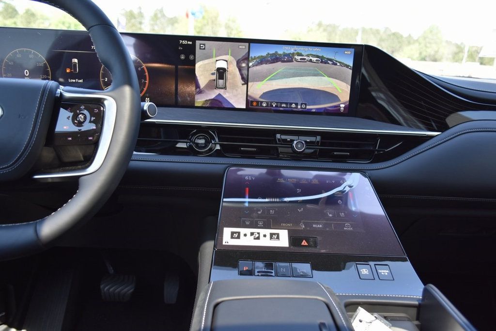 2025 Infiniti QX80 photo 17