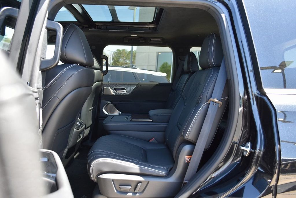 2025 Infiniti QX80 photo 31