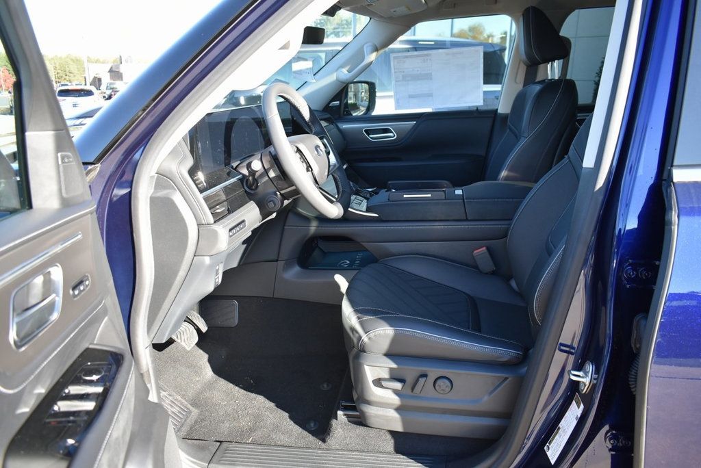 2025 Infiniti QX80 Luxe photo 10