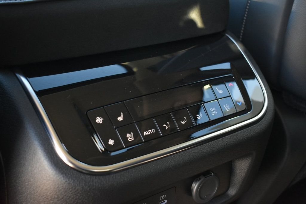 2025 Infiniti QX80 Luxe photo 12