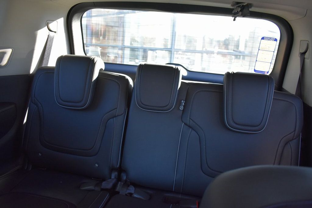 2025 Infiniti QX80 Luxe photo 13