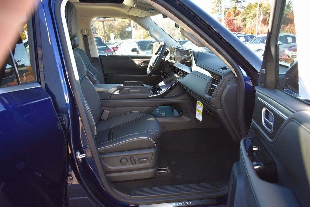 2025 Infiniti QX80 Luxe photo 15