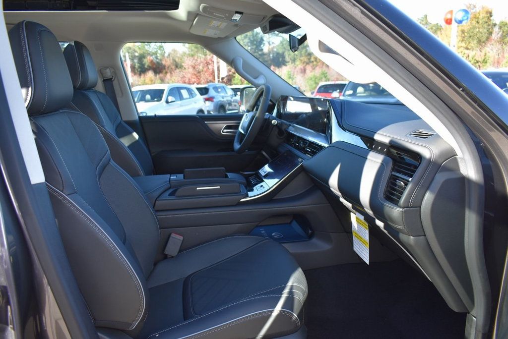 2025 Infiniti QX80 Luxe photo 10