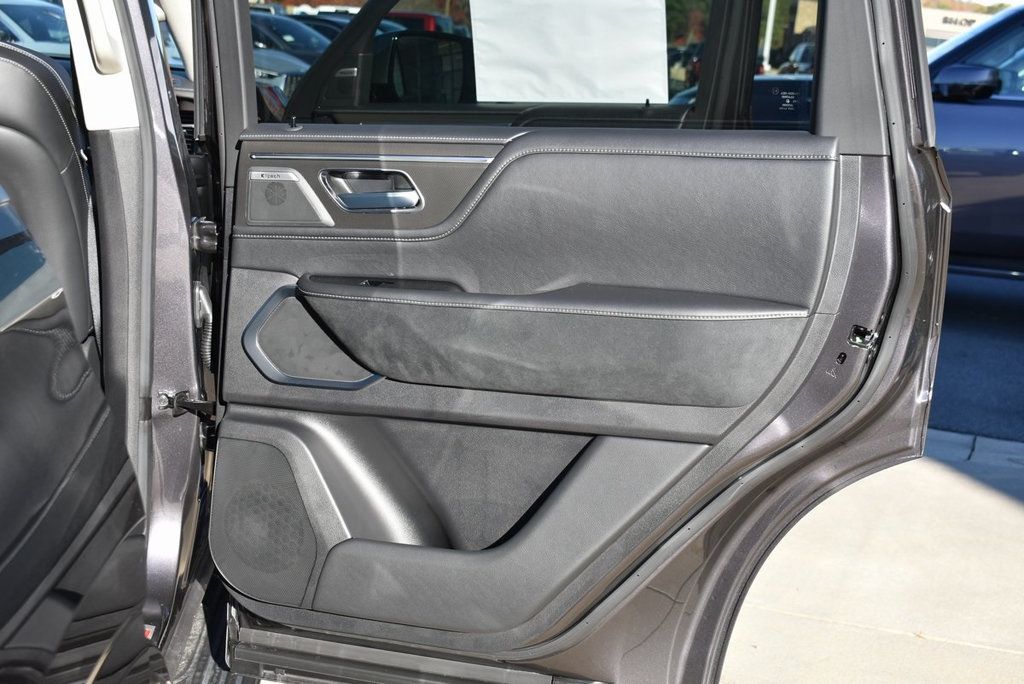 2025 Infiniti QX80 Luxe photo 13