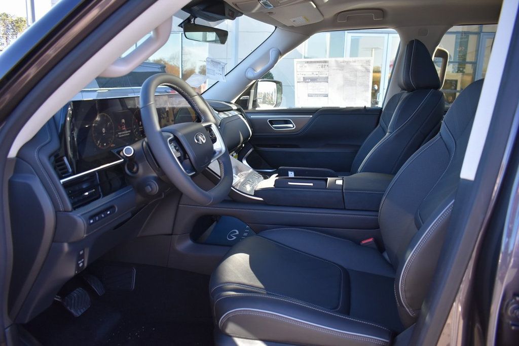 2025 Infiniti QX80 Luxe photo 8
