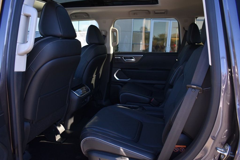 2025 Infiniti QX80 Luxe photo 9