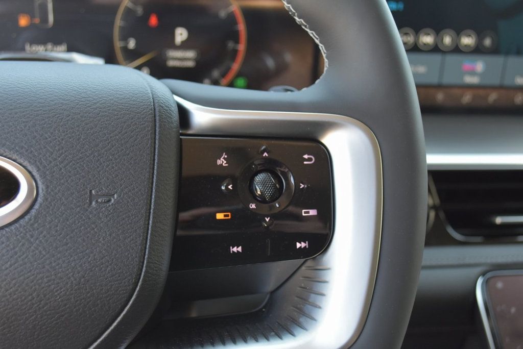 2025 Infiniti QX80 Luxe photo 25