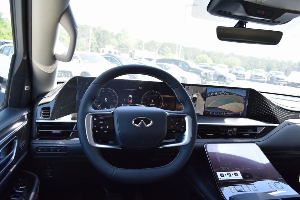 2025 Infiniti QX80 Luxe photo 7