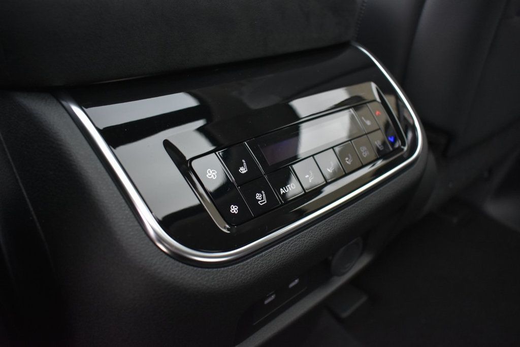 2025 Infiniti QX80 Sensory photo 17