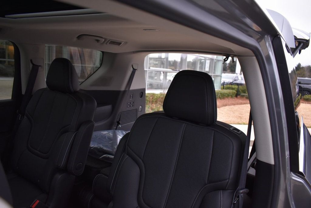 2025 Infiniti QX80 Sensory photo 33
