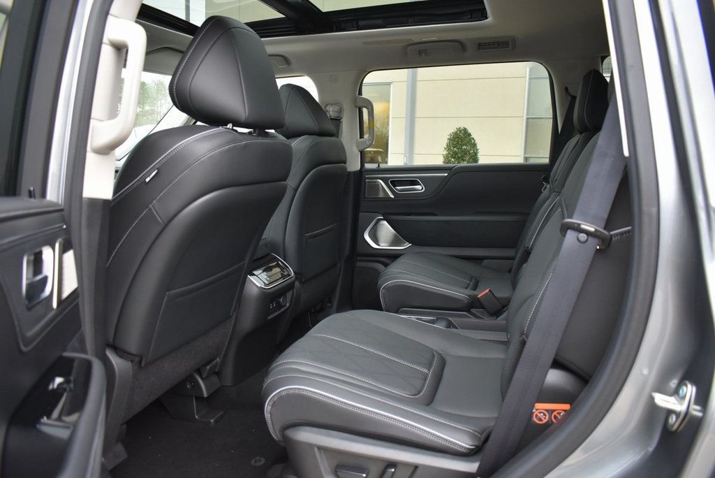 2025 Infiniti QX80 Sensory photo 9