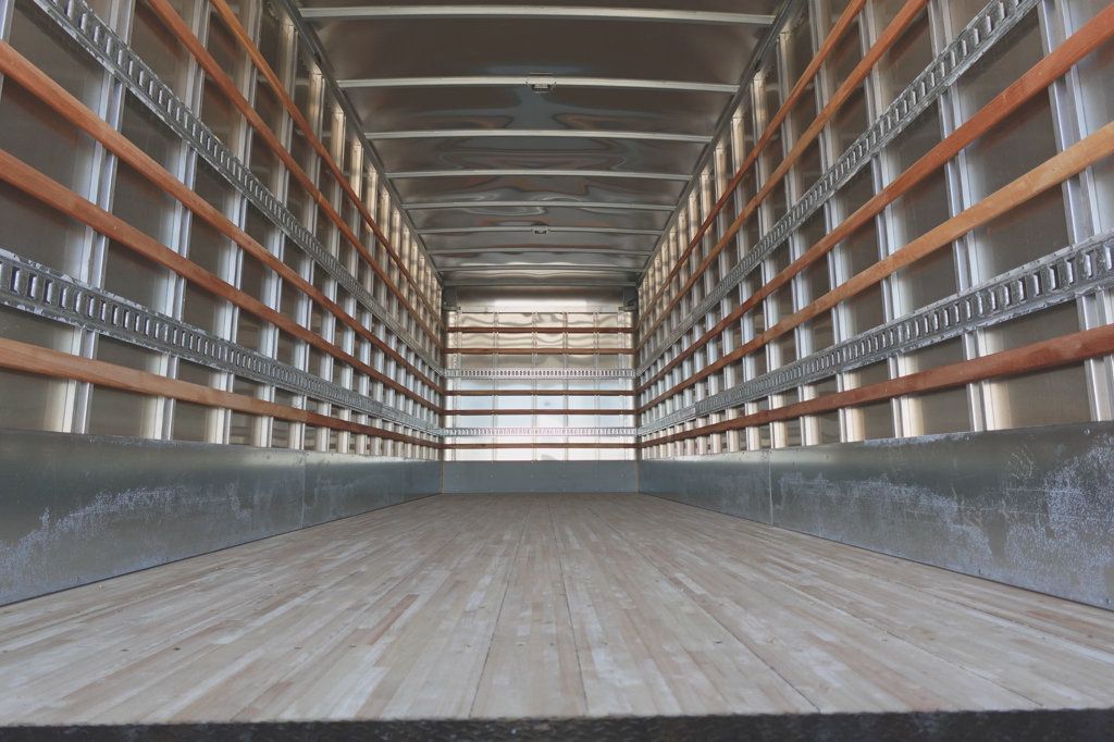 2025 Isuzu FVR (26ft Box w/ Lift Gate) - 22940989 - 11