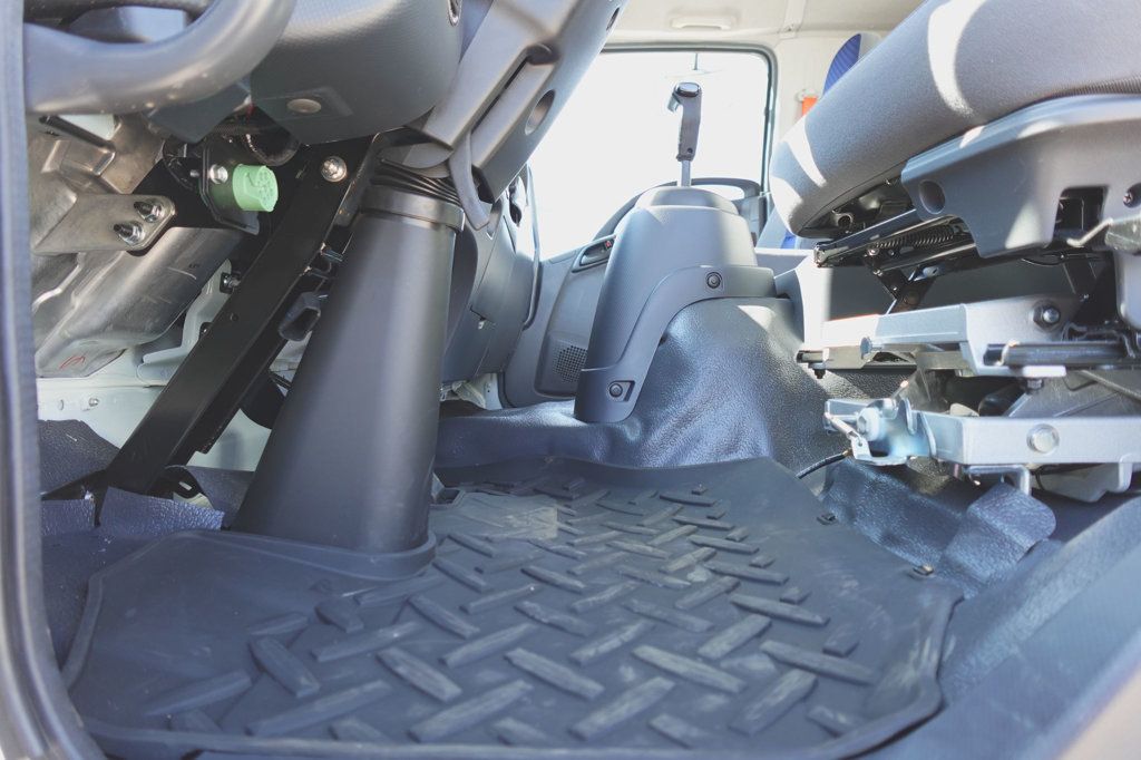 2025 Isuzu FVR (26ft Box w/ Lift Gate) - 22940989 - 22