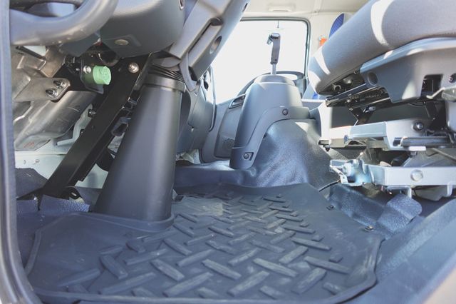 2025 Isuzu FVR (26ft Box w/ Lift Gate) - 22940989 - 22