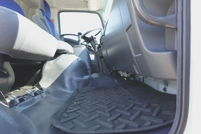 2025 Isuzu FVR (26ft Box w/ Lift Gate) - 22940989 - 23