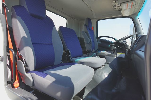 2025 Isuzu FVR (26ft Box w/ Lift Gate) - 22940989 - 29