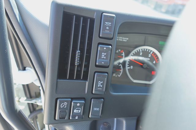 2025 Isuzu FVR (26ft Box w/ Lift Gate) - 22940989 - 35