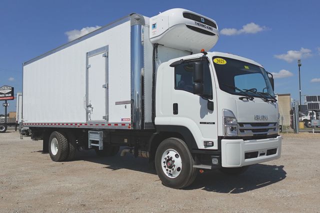 2025 Isuzu FVR Derated (26ft Reefer w/ Lift Gate) - 22929408 - 0
