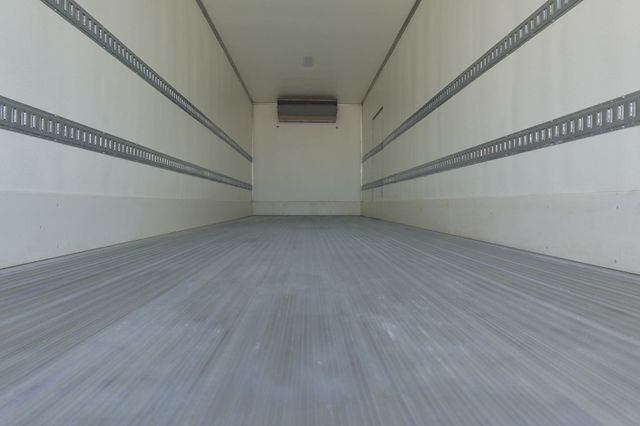 2025 Isuzu FVR Derated (26ft Reefer w/ Lift Gate) - 22929408 - 11
