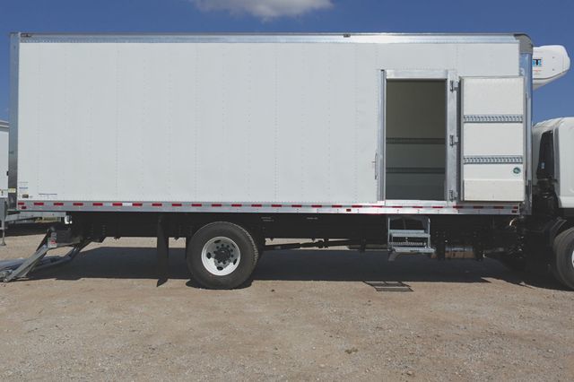 2025 Isuzu FVR Derated (26ft Reefer w/ Lift Gate) - 22929408 - 12