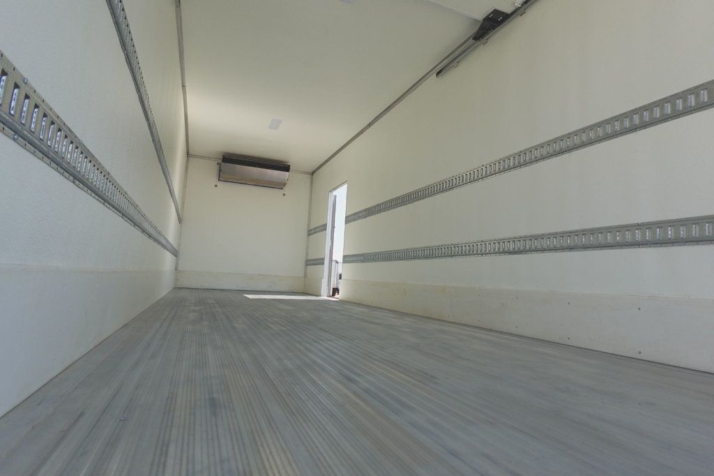 2025 Isuzu FVR Derated (26ft Reefer w/ Lift Gate) - 22929408 - 13