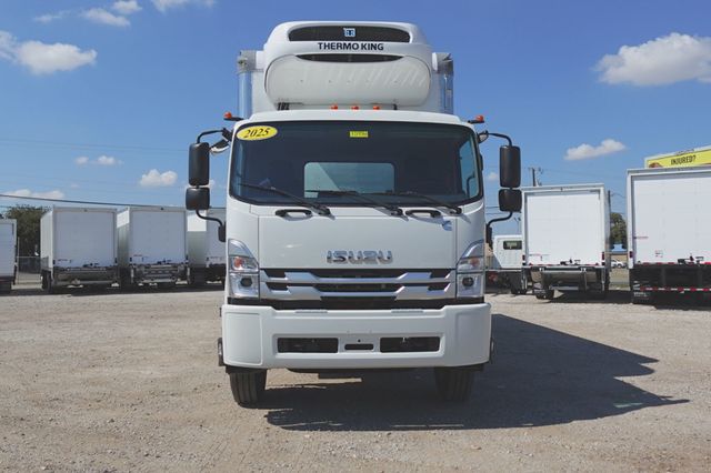 2025 Isuzu FVR Derated (26ft Reefer w/ Lift Gate) - 22929408 - 1