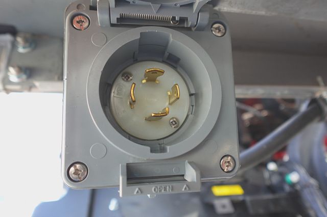 2025 Isuzu FVR Derated (26ft Reefer w/ Lift Gate) - 22929408 - 22