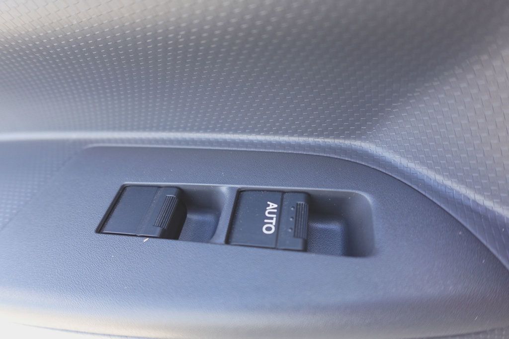 2025 Isuzu FVR Derated (26ft Reefer w/ Lift Gate) - 22929408 - 24