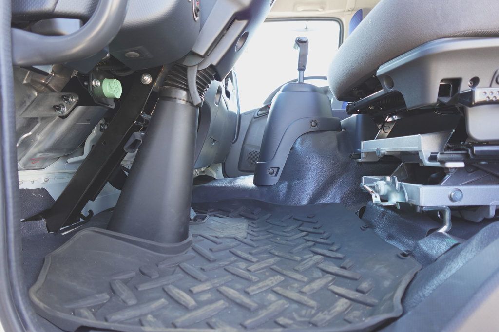 2025 Isuzu FVR Derated (26ft Reefer w/ Lift Gate) - 22929408 - 26