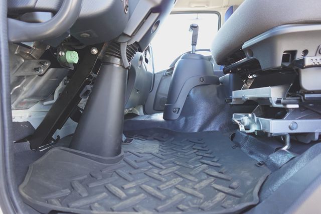 2025 Isuzu FVR Derated (26ft Reefer w/ Lift Gate) - 22929408 - 26