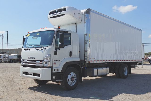 2025 Isuzu FVR Derated (26ft Reefer w/ Lift Gate) - 22929408 - 2