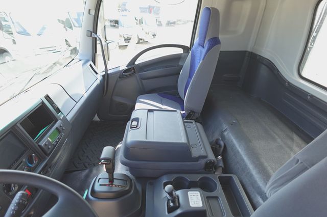 2025 Isuzu FVR Derated (26ft Reefer w/ Lift Gate) - 22929408 - 30