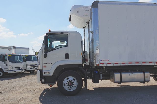 2025 Isuzu FVR Derated (26ft Reefer w/ Lift Gate) - 22929408 - 5