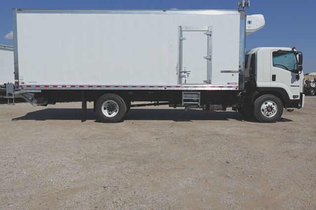 2025 Isuzu FVR Derated (26ft Reefer w/ Lift Gate) - 22929408 - 6