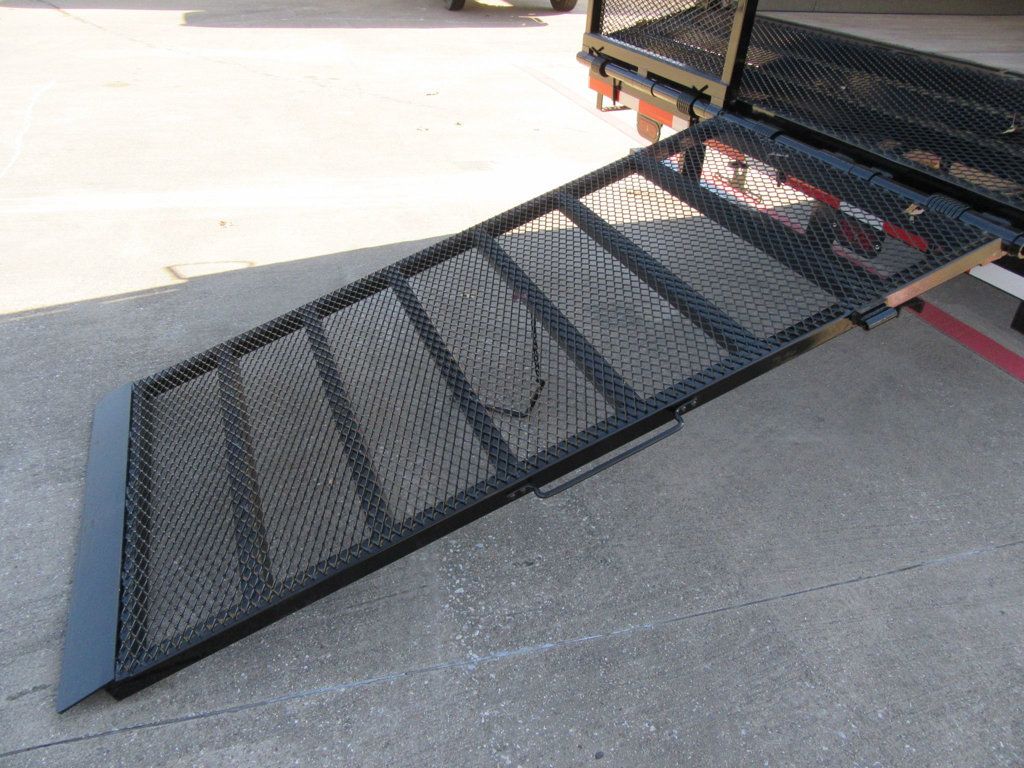 2025 Isuzu NPR 16ft Vanscaper w/ Ramps - 22596700 - 11