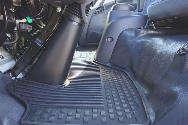 2025 Isuzu NPR HD (12ft Spray Truck w/ Ramps) - 22657444 - 32