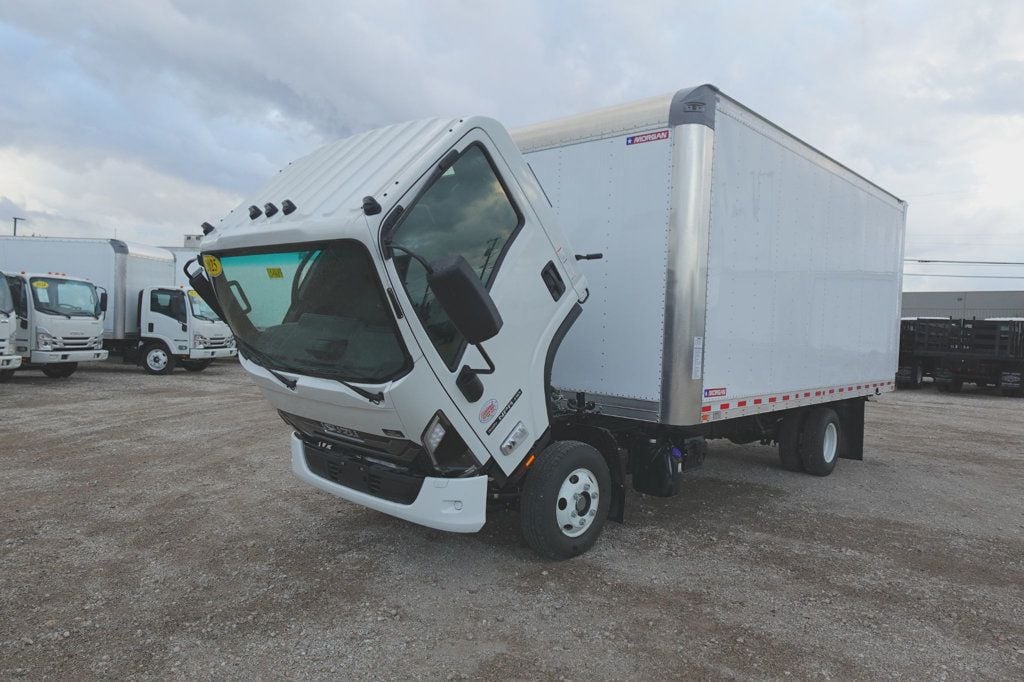 2025 Isuzu NPR HD (18ft Box w/ ICC Bumper) - 22715222 - 38