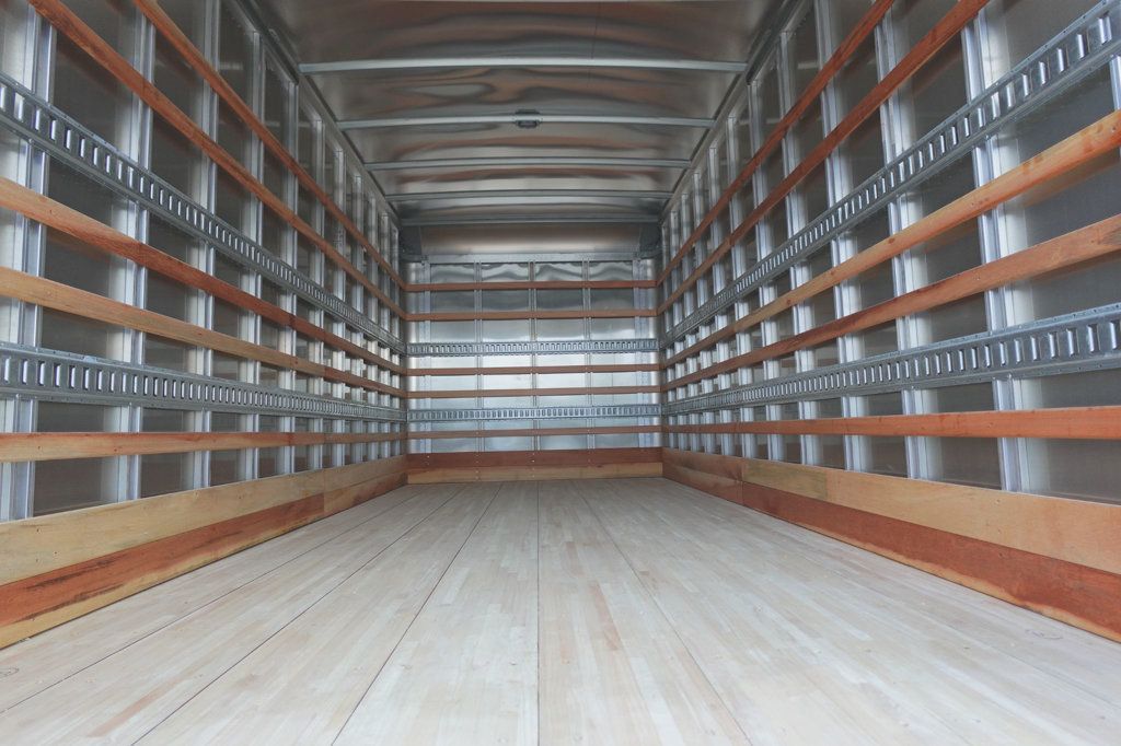 2025 Isuzu NPR HD (18ft Box w/ ICC Bumper) - 22717382 - 11