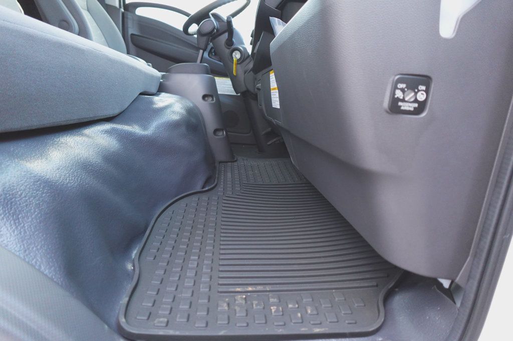 2025 Isuzu NPR HD (18ft Box w/ ICC Bumper) - 22717382 - 19