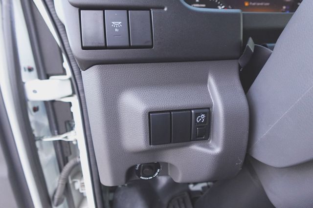 2025 Isuzu NPR HD (18ft Box w/ ICC Bumper) - 22717382 - 28