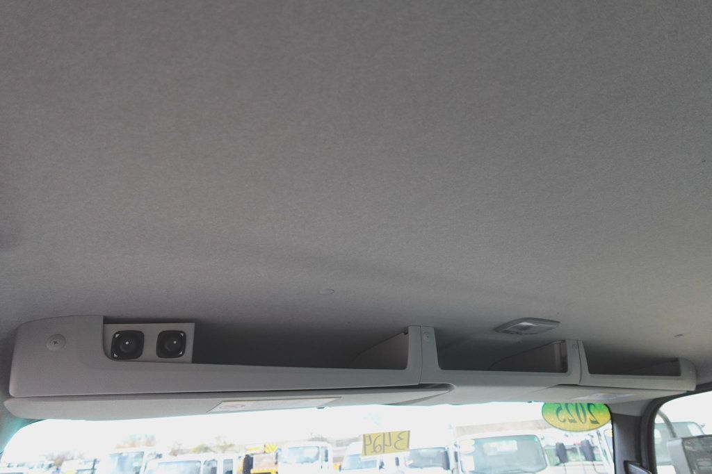 2025 Isuzu NPR HD (18ft Box w/ ICC Bumper) - 22717382 - 31