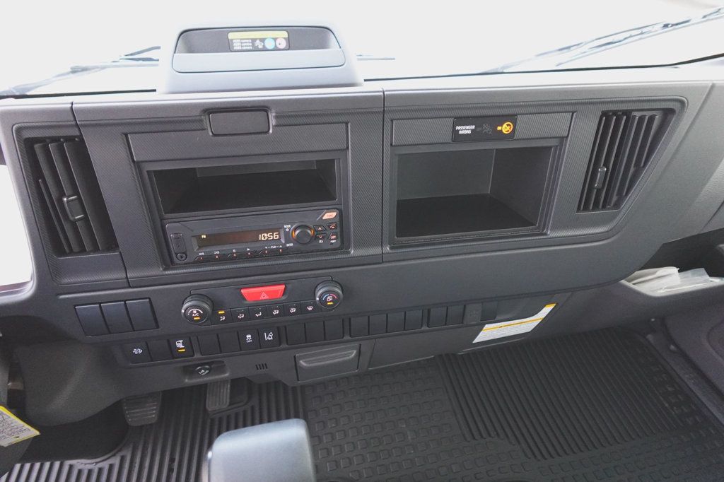 2025 Isuzu NPR HD (18ft Box w/ ICC Bumper) - 22717382 - 32