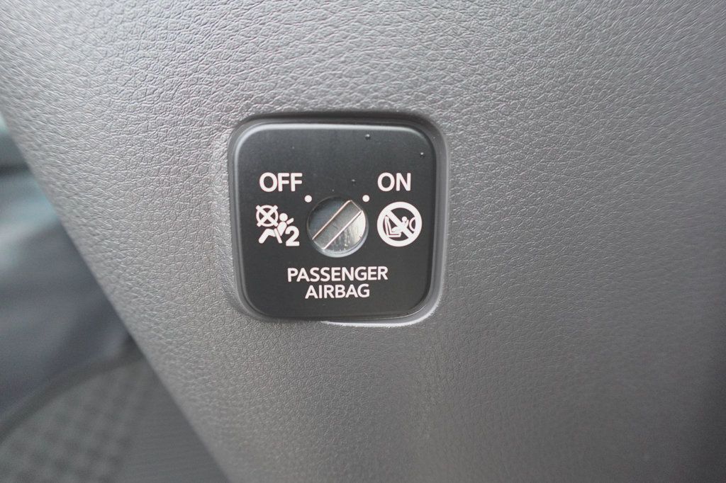 2025 Isuzu NPR HD (18ft Box w/ ICC Bumper) - 22717382 - 36